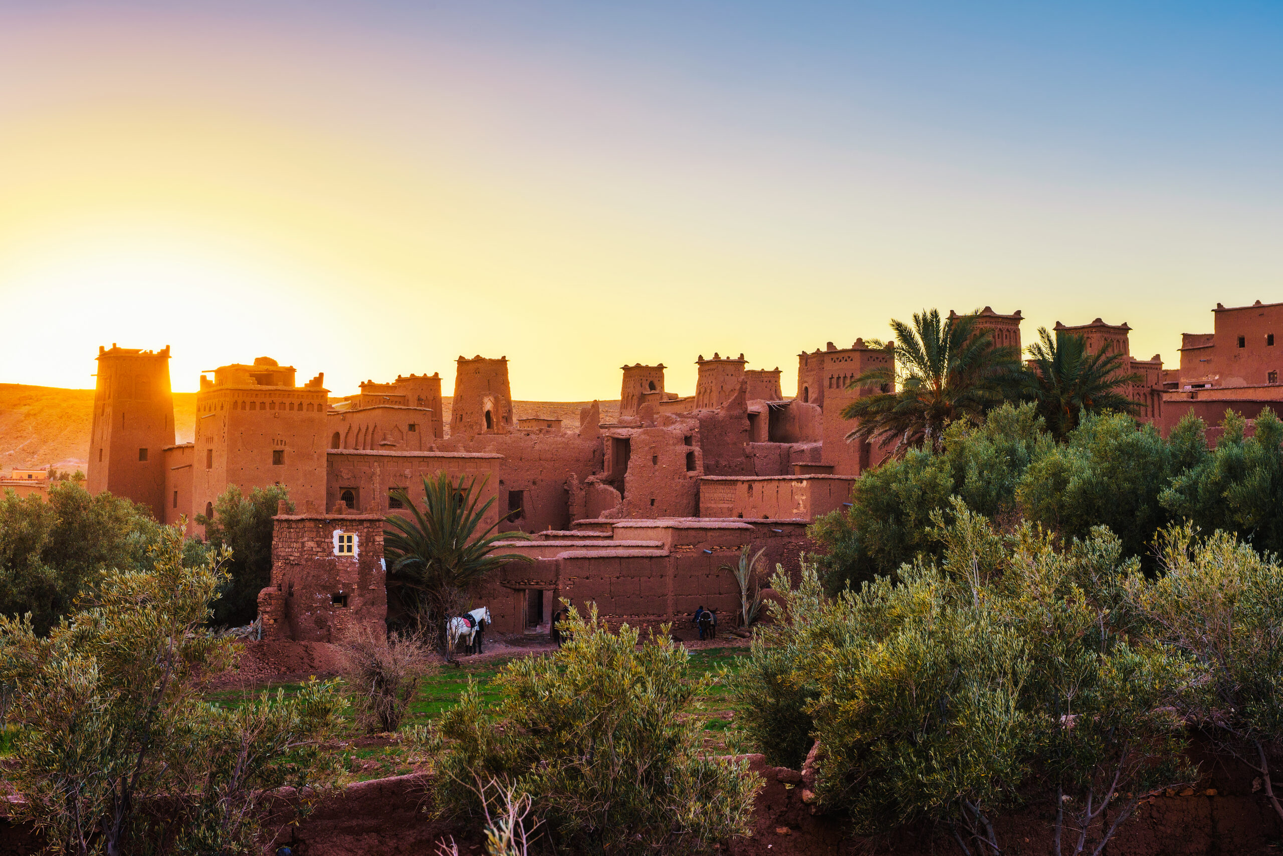 Top 25 Instagrammable Spots in Morocco (2026 Visual Guide) 5 Sunset over the ancient earthen ksar of Ait Benhaddou in Morocco